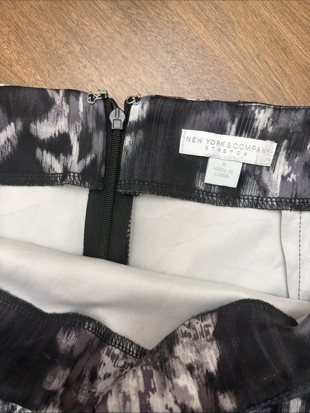 New York & Company Black and Gray Floral Pencil Skirt - Picture 5 of 6
